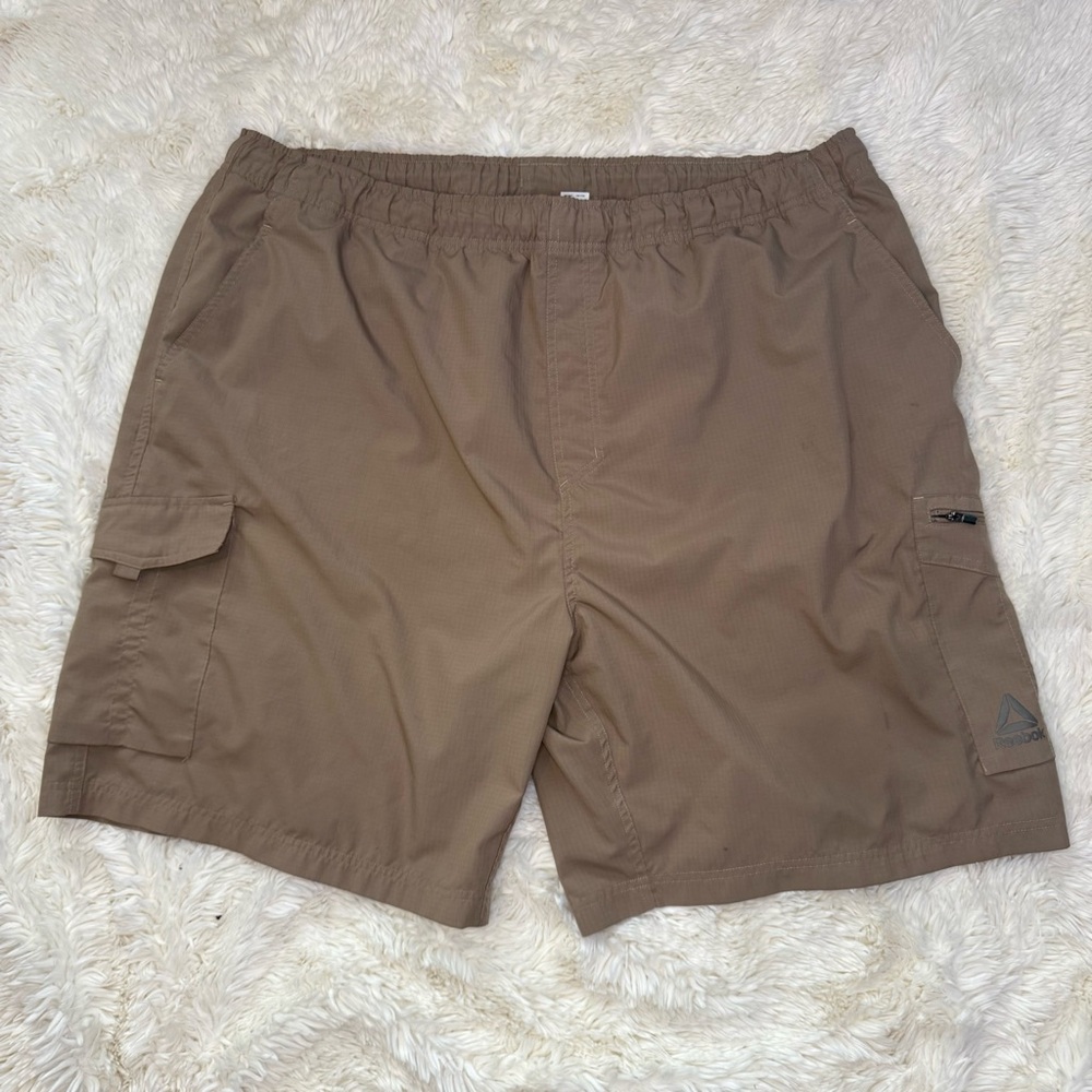 Reebok men’s khaki Cargo Shorts 6” inseam 2XL no liner w elastic waistband